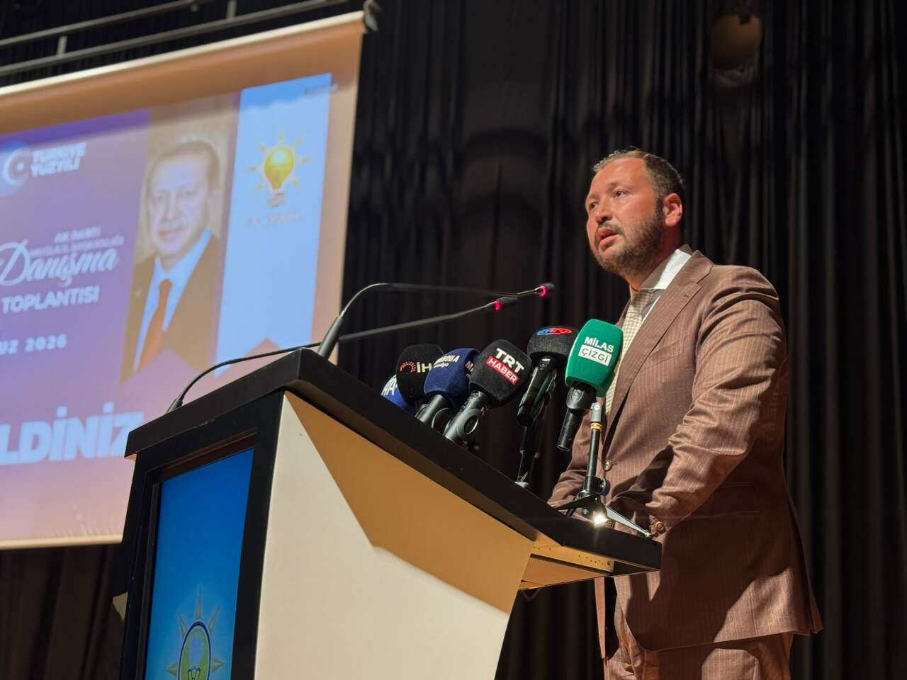 Bakan Dr. Osman Aşkın Bak: “Marmaris’te Yüzme Havuzunu Kapatan Başkana İnat Olimpik Yüzme Havuzu Yapacağız” 10